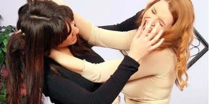 Ý nghĩa điềm báo khi mơ thấy đánh ghen